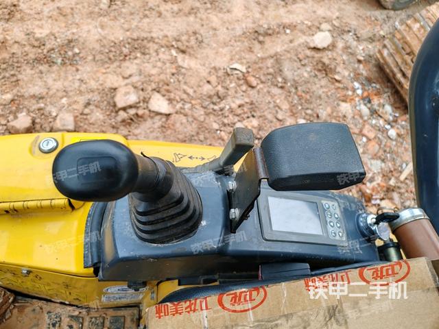 座椅右側(cè)控制臺/鑰匙門/油門/含右手柄（駕駛室部分）