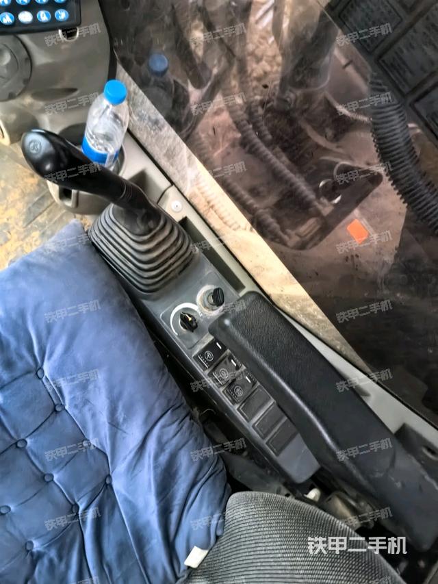 座椅左側(cè)控制臺/音響/含左手柄（駕駛室部分）