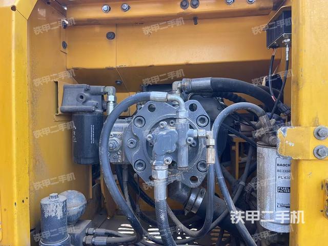 液壓泵艙室正面整體（整機(jī)外觀）