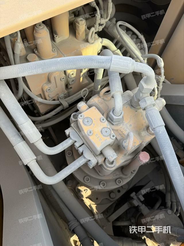 回轉(zhuǎn)馬達(dá)和主控閥（整機外觀）