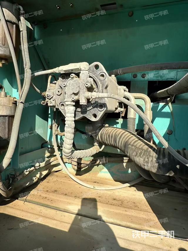 液壓泵艙室正面整體(整機(jī)外觀) 液壓泵艙室正面整體(整機(jī)外觀)