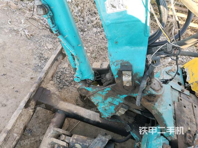 大臂根部?斜（工作和回轉(zhuǎn)裝置）