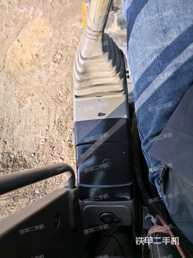 座椅左側控制臺/音響/含左手柄（駕駛室部分）