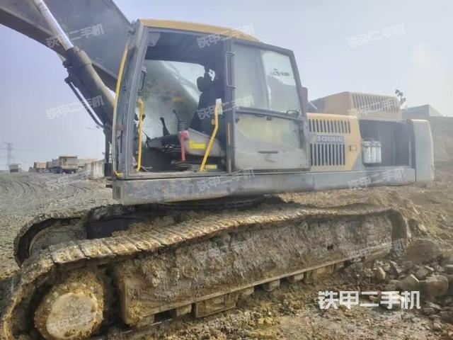 駕駛室整體(整機(jī)外觀) 駕駛室整體(整機(jī)外觀)