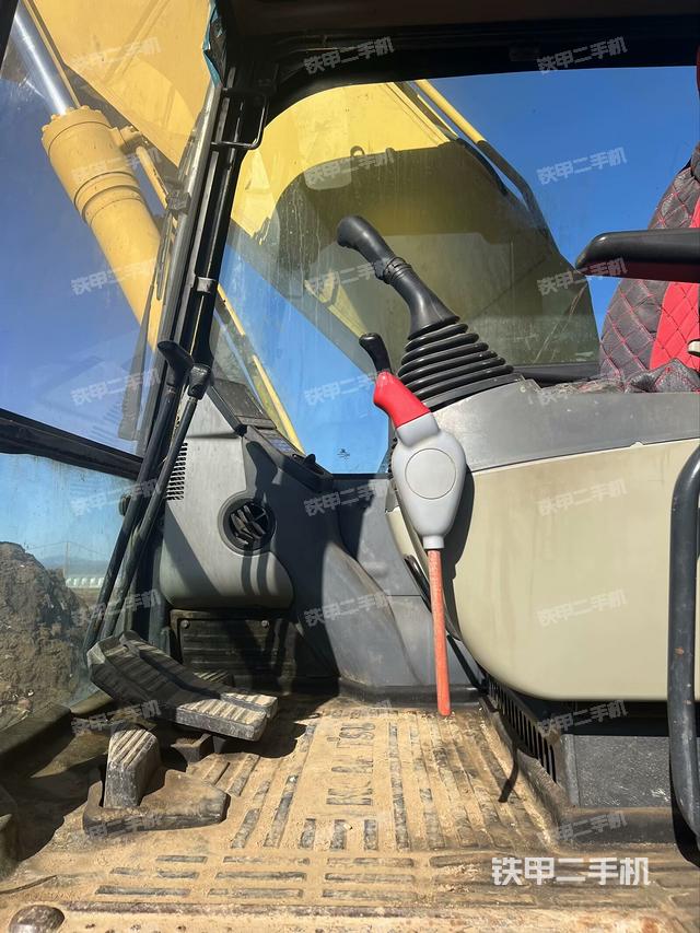 駕駛室整體（整機外觀）