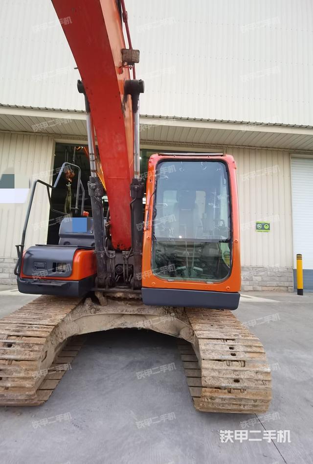 轉(zhuǎn)盤和下車架正前(工作和回轉(zhuǎn)裝置) 轉(zhuǎn)盤和下車架正前(工作和回轉(zhuǎn)裝置)