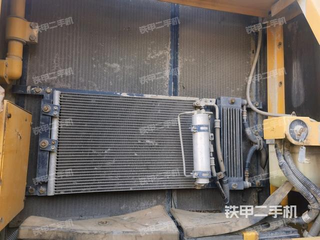 散熱器正面(大件艙室) 散熱器正面(大件艙室)