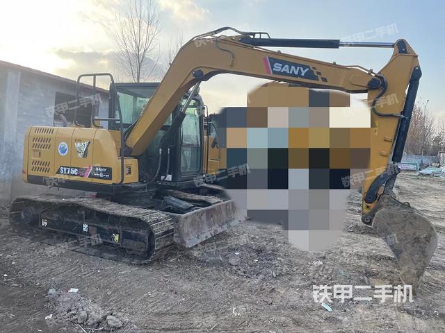駕駛室頂部(整機(jī)外觀) 駕駛室頂部(整機(jī)外觀)