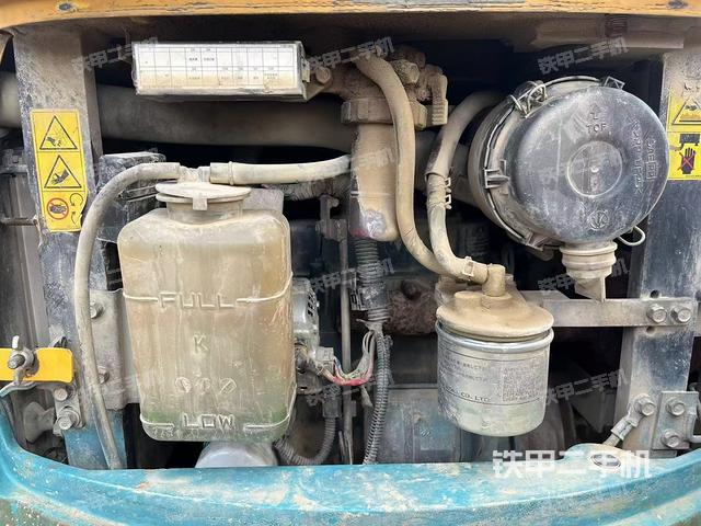 液壓泵艙室正面整體（整機(jī)外觀）