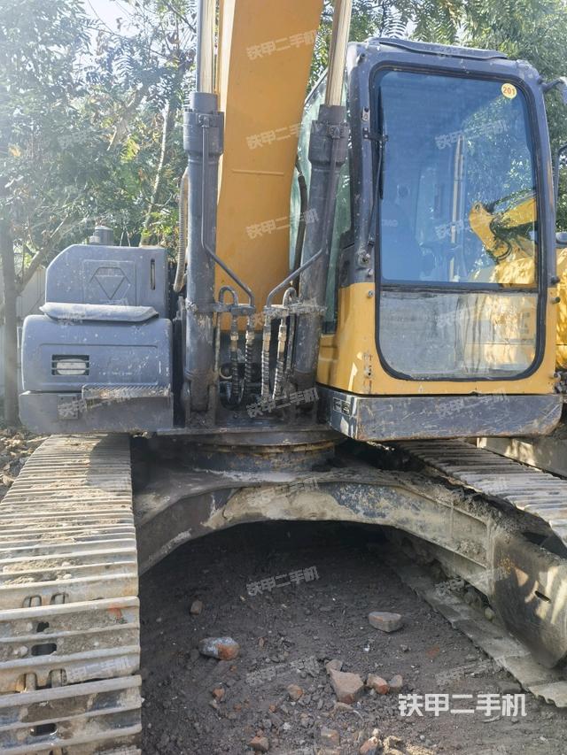 轉(zhuǎn)盤和下車架正前（工作和回轉(zhuǎn)裝置）