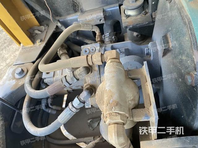 液壓泵艙室正面整體(整機(jī)外觀) 液壓泵艙室正面整體(整機(jī)外觀)