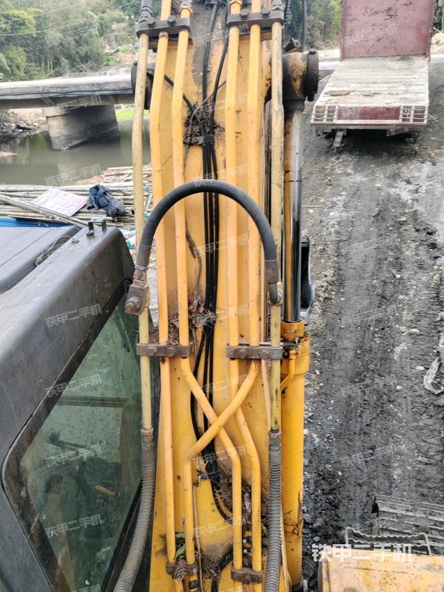 大臂背部俯視（工作和回轉(zhuǎn)裝置）