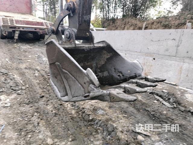 鏟斗右后整體（工作和回轉(zhuǎn)裝置）