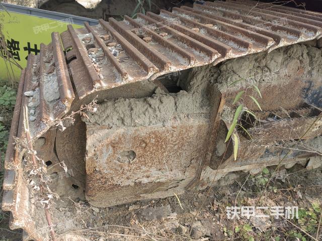 左引導輪 /左前輪(行走機構) 左引導輪 /左前輪(行走機構)