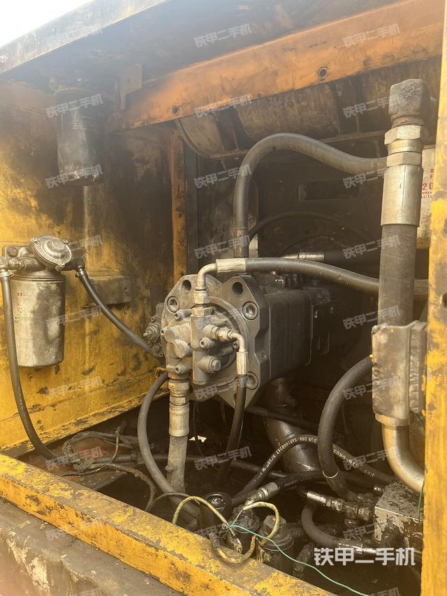 液壓泵艙室正面整體（整機(jī)外觀）