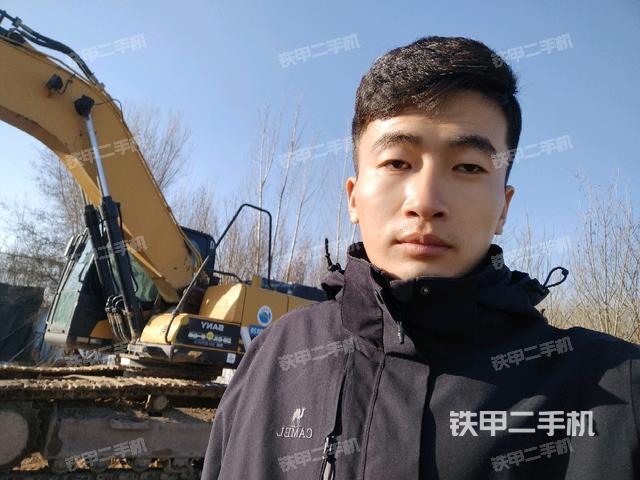 三一重工SY215C挖掘机的设备实拍-第1张实拍照片