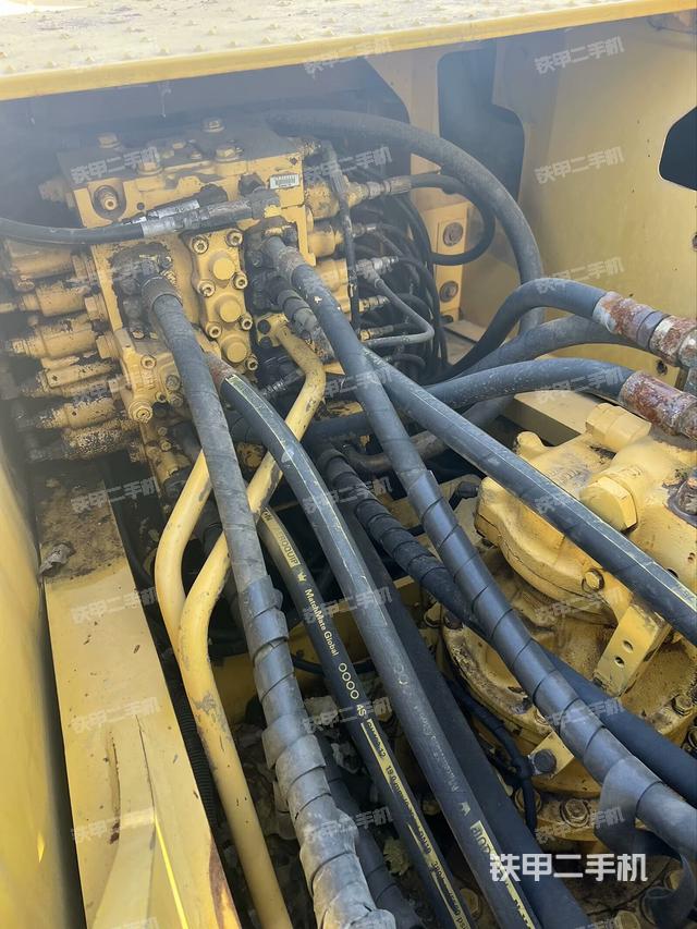 回轉馬達和主控閥（整機外觀）