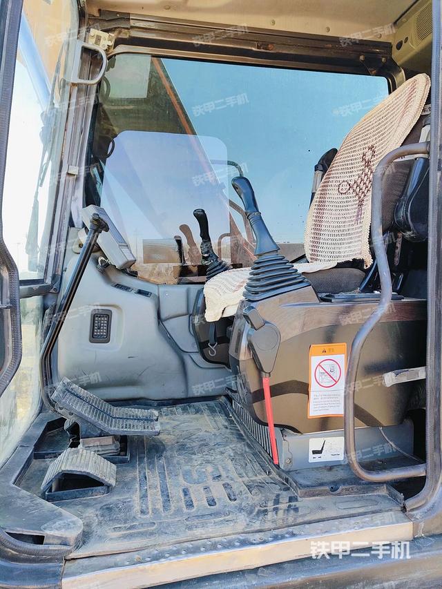 駕駛室整體（整機(jī)外觀）