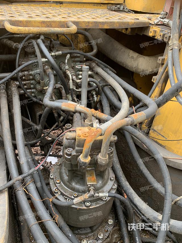 回轉(zhuǎn)馬達(dá)和主控閥（整機(jī)外觀）