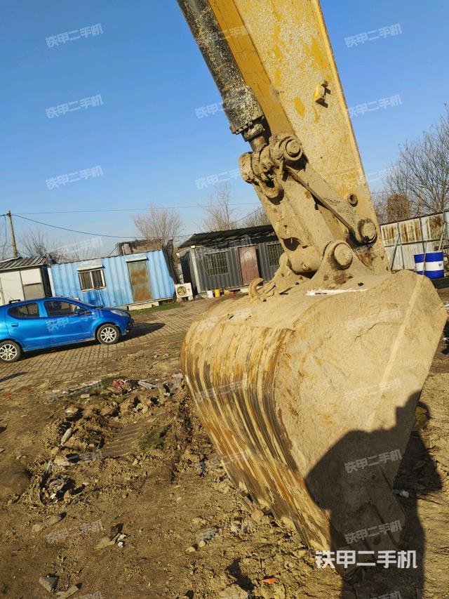 鏟斗右后整體(工作和回轉(zhuǎn)裝置) 鏟斗右后整體(工作和回轉(zhuǎn)裝置)