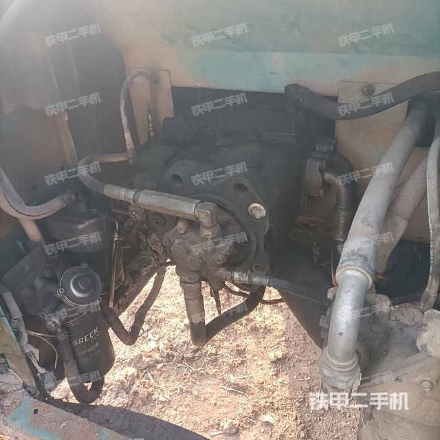 液壓泵艙室正面整體(整機外觀) 液壓泵艙室正面整體(整機外觀)
