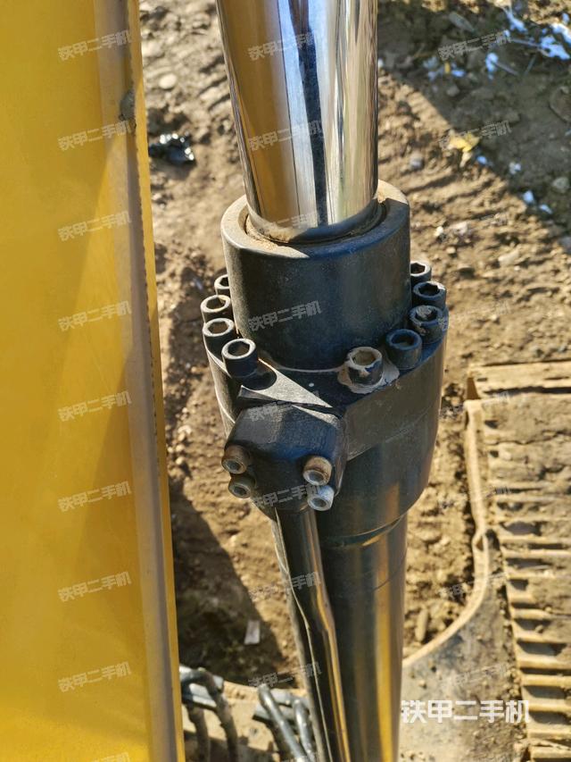 大臂油缸整體?豎拍(工作和回轉(zhuǎn)裝置) 大臂油缸整體?豎拍(工作和回轉(zhuǎn)裝置)