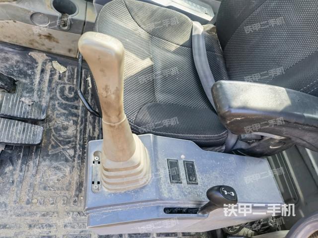 座椅左側(cè)控制臺/音響/含左手柄（駕駛室部分）