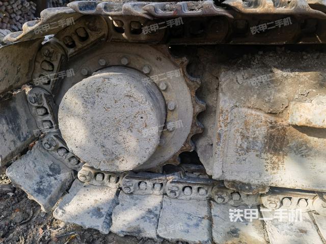 右驅(qū)動輪（行走機構(gòu)）