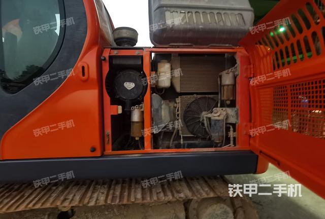 散熱器正面(大件艙室) 散熱器正面(大件艙室)