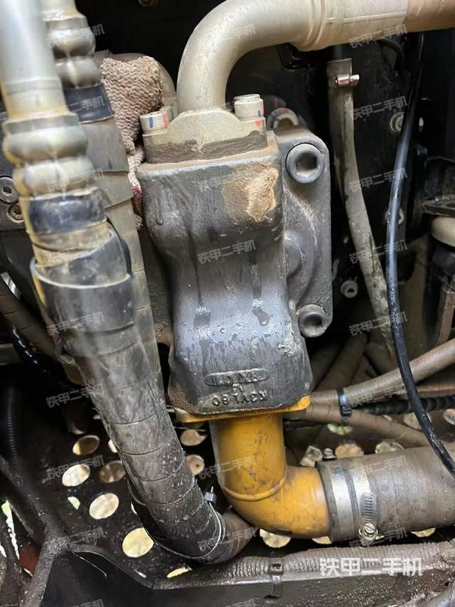 液壓泵艙室正面整體(整機(jī)外觀) 液壓泵艙室正面整體(整機(jī)外觀)