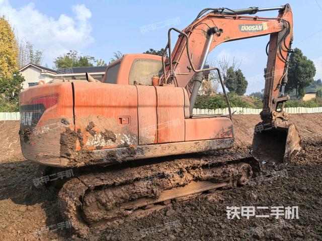 斗山DX130-9CN挖掘机的设备实拍-第3张实拍照片