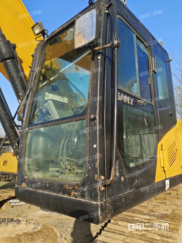 駕駛室左前45度(駕駛室部分) 駕駛室左前45度(駕駛室部分)