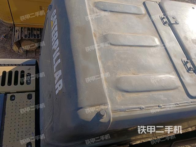 駕駛室頂部(整機(jī)外觀) 駕駛室頂部(整機(jī)外觀)