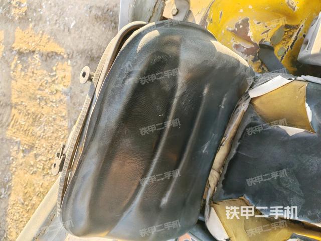 后窗玻璃角標（駕駛室部分）