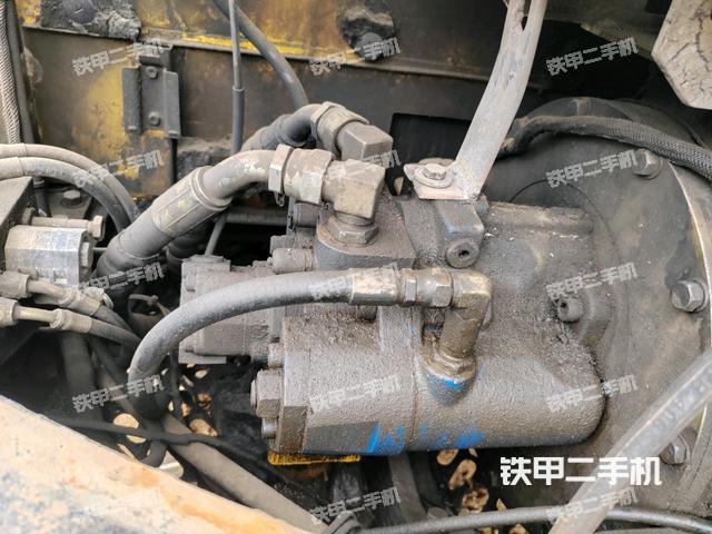 液壓泵艙室正面整體(整機(jī)外觀) 液壓泵艙室正面整體(整機(jī)外觀)