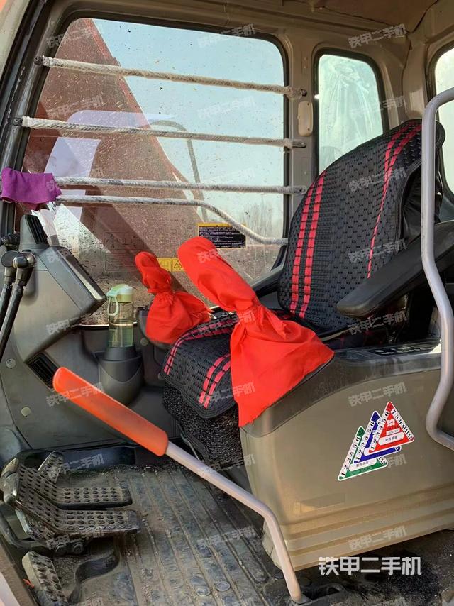 駕駛室整體(整機外觀) 駕駛室整體(整機外觀)