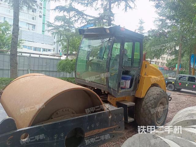 整機左側（設備外觀及核心部件）