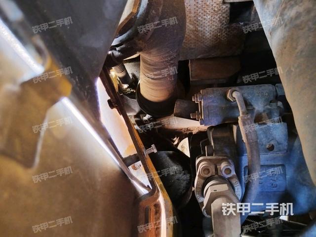 液壓泵艙室正面整體(整機外觀) 液壓泵艙室正面整體(整機外觀)
