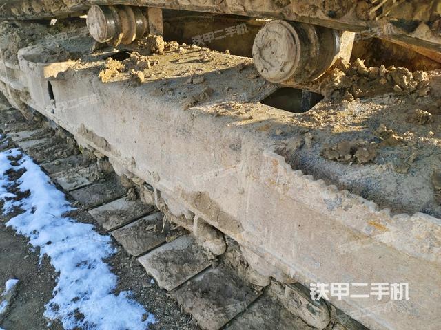 右側(cè)履帶整體(行走機構(gòu)) 右側(cè)履帶整體(行走機構(gòu))