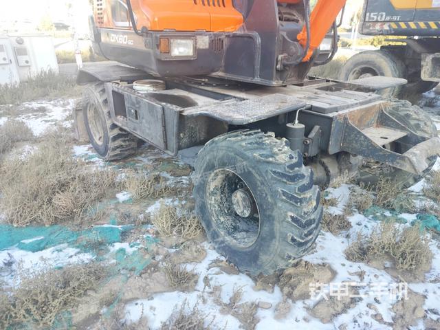 單側(cè)履帶整體（整機(jī)外觀）