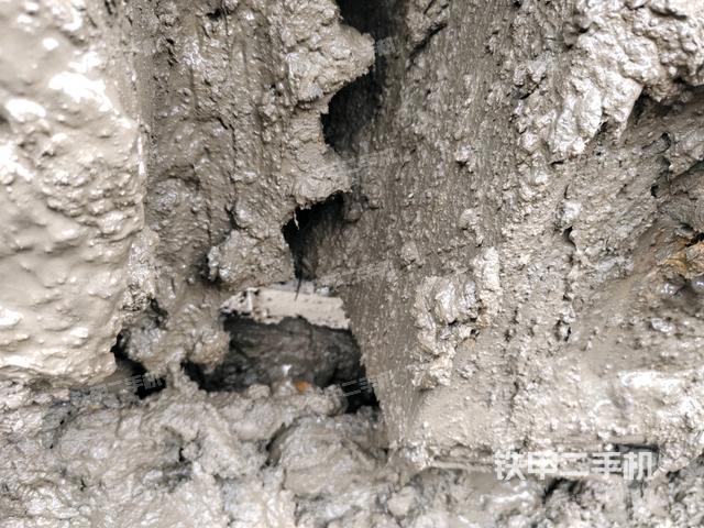 右驅(qū)動輪（行走機(jī)構(gòu)）