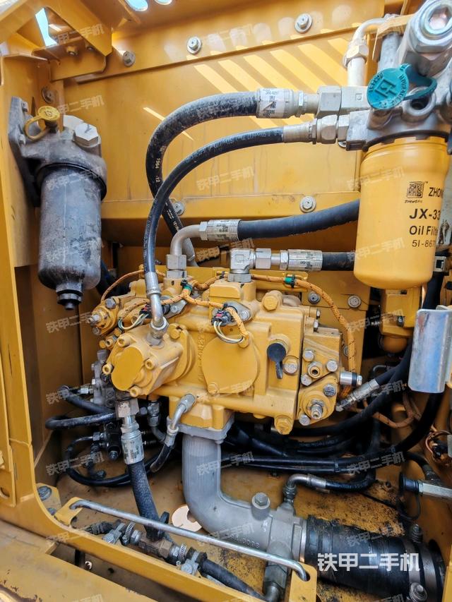 液壓泵艙室正面整體(整機(jī)外觀) 液壓泵艙室正面整體(整機(jī)外觀)