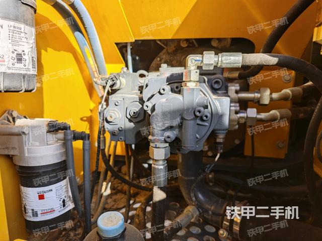 液壓泵艙室正面整體（整機(jī)外觀）