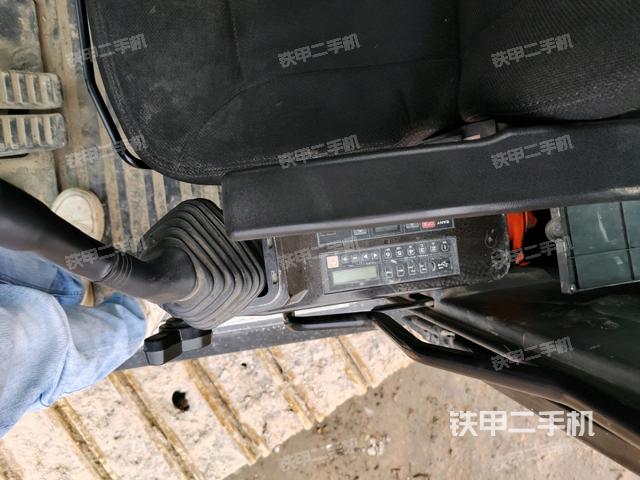 座椅右側控制臺/鑰匙門/油門/含右手柄（駕駛室部分）