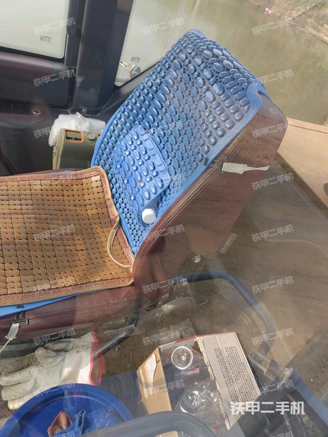 駕駛室內(nèi)部（駕駛室部分）