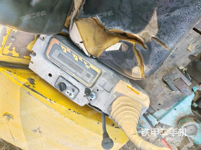 座椅右側(cè)控制臺/鑰匙門/油門/含右手柄（駕駛室部分）