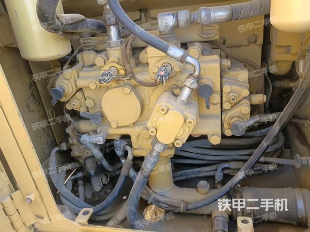 液壓泵艙室正面整體(整機(jī)外觀) 液壓泵艙室正面整體(整機(jī)外觀)