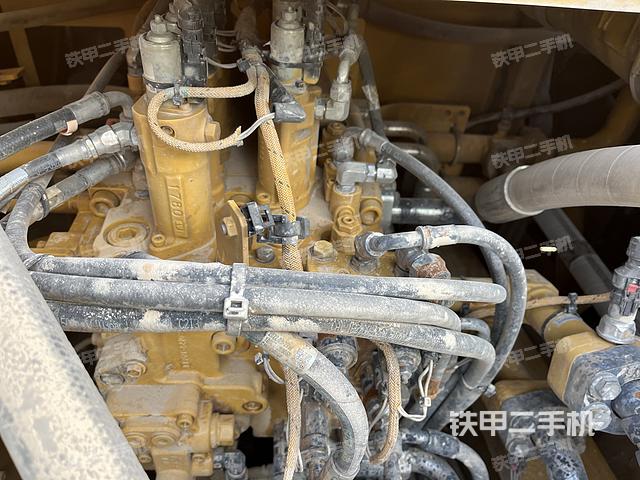 回轉(zhuǎn)馬達(dá)和主控閥（整機(jī)外觀(guān)）