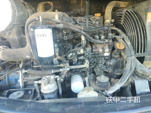 回轉(zhuǎn)馬達(dá)和主控閥（整機(jī)外觀）