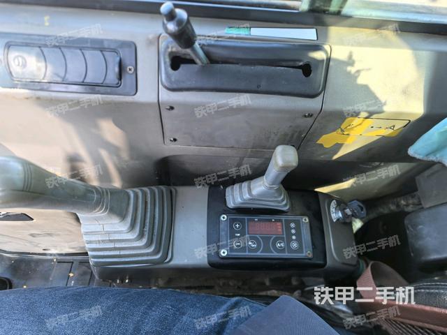 座椅右側控制臺/鑰匙門/油門/含右手柄（駕駛室部分）